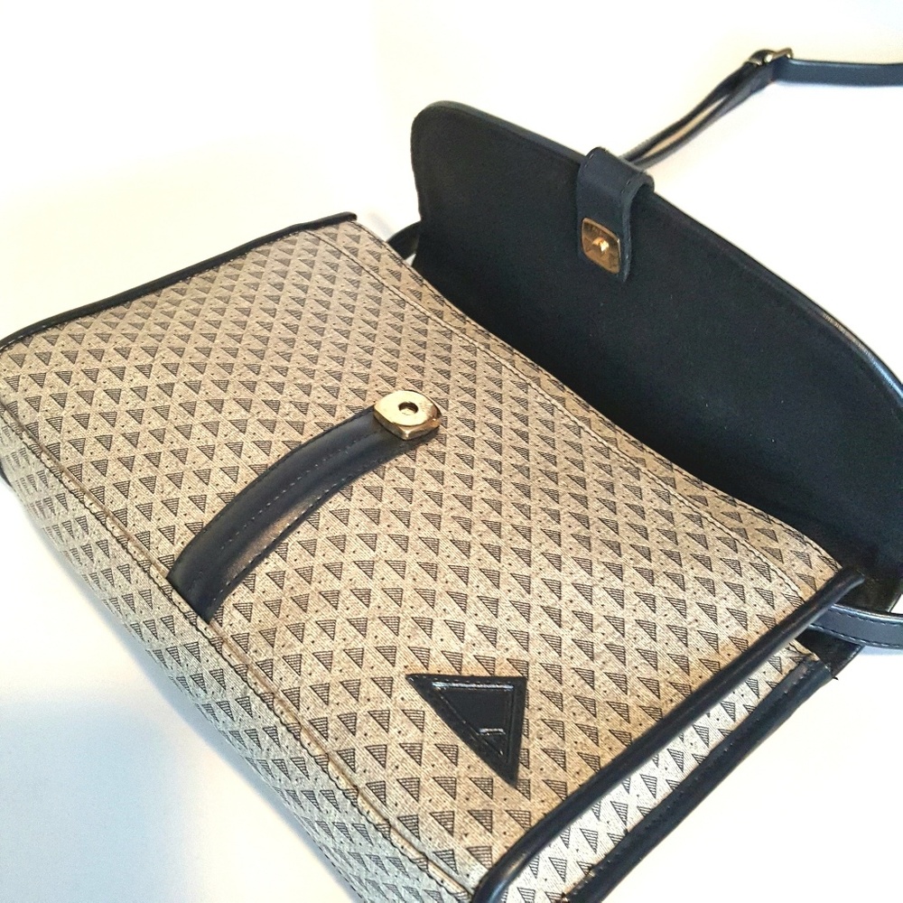 🎀SOLD🎀 Vtg. 80s LIZ CLAIBORNE LOGO Crossbody Bag - Picture 7 of 8